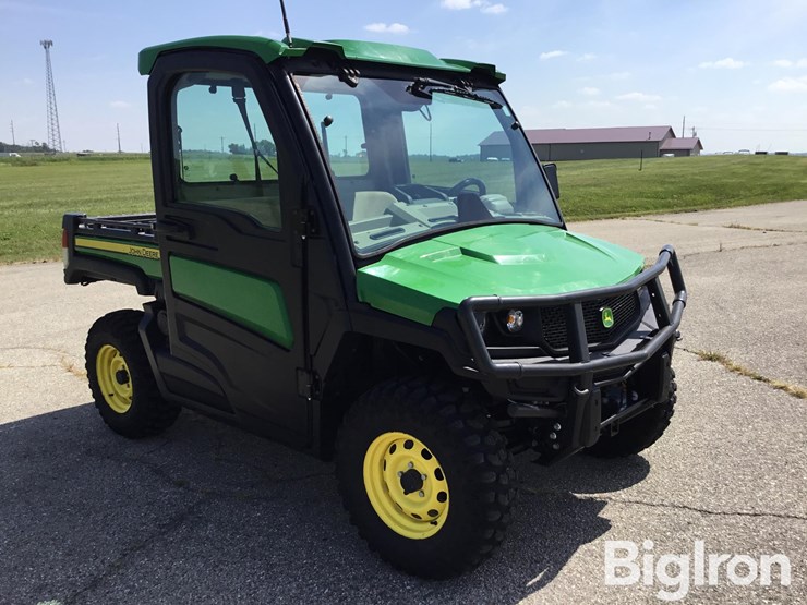 2019-john-deere-gator-image-3