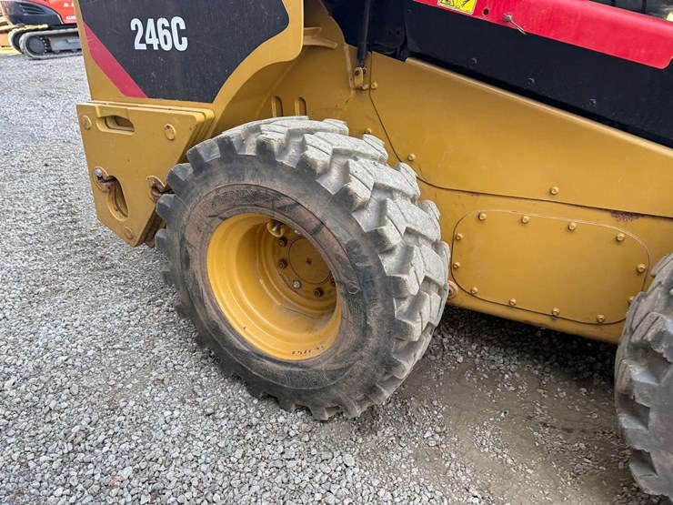 2012-caterpillar-246c-image-13
