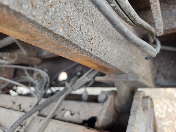 2005-freightliner-m2-106-image-39