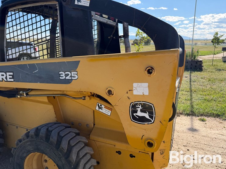 john-deere-325-image-19