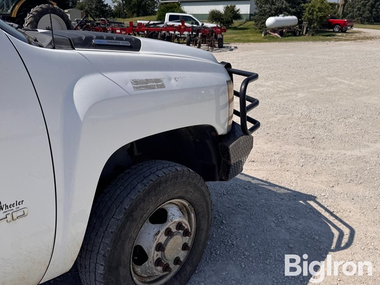 2011-chevrolet-silverado-3500-image-16