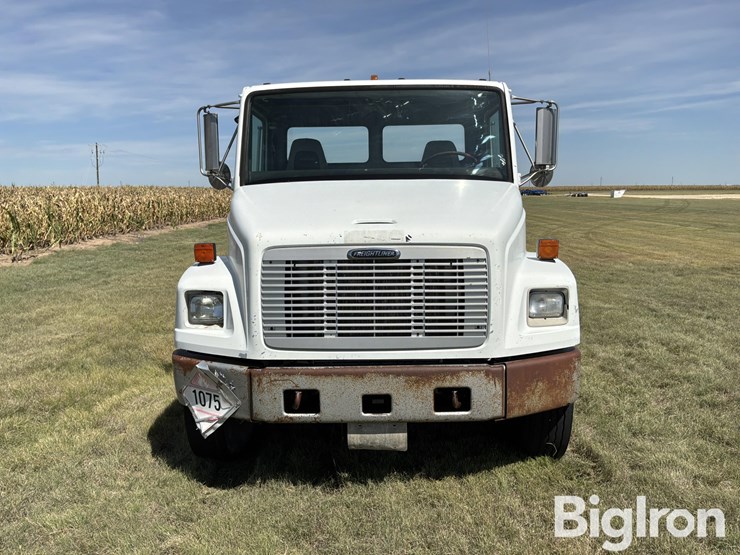 1999-freightliner-fl70-image-2
