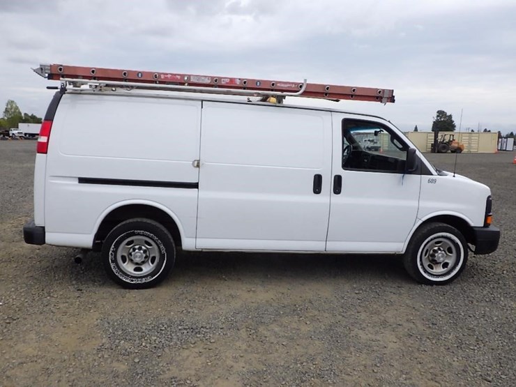 2016-utility-van-image-6