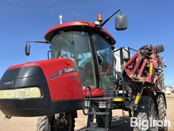 2016-case-ih-patriot-4440-image-9