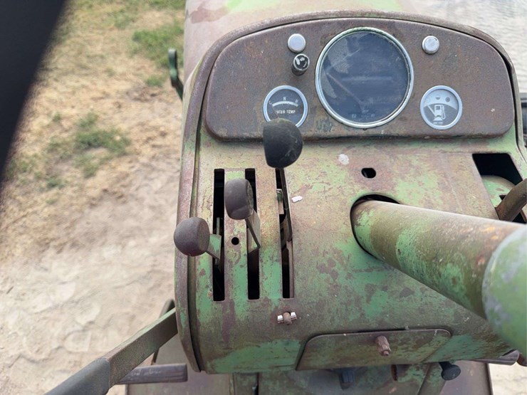 john-deere-3010-image-31