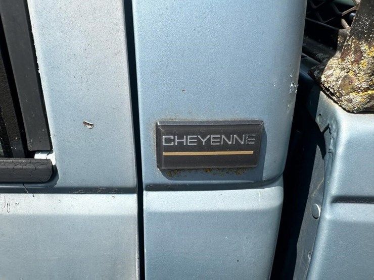 1989-chevrolet-cheyenne-2500-image-11