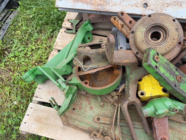 john-deere-dubuque-assorted-parts-image-2