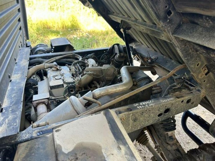 2020-john-deere-gator-image-17