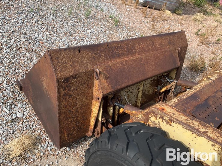 new-holland-l779-image-10
