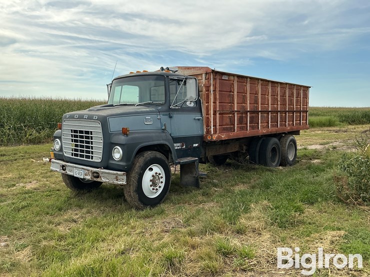 1981-ford-7000-image-1
