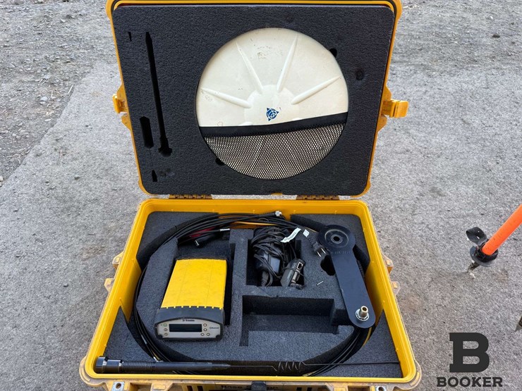 trimble-tmx-2050-monitor,-gnss-receivers-&-base-station-kit-image-2