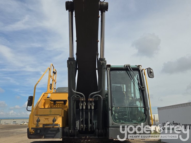 2015-volvo-ec350el-image-23