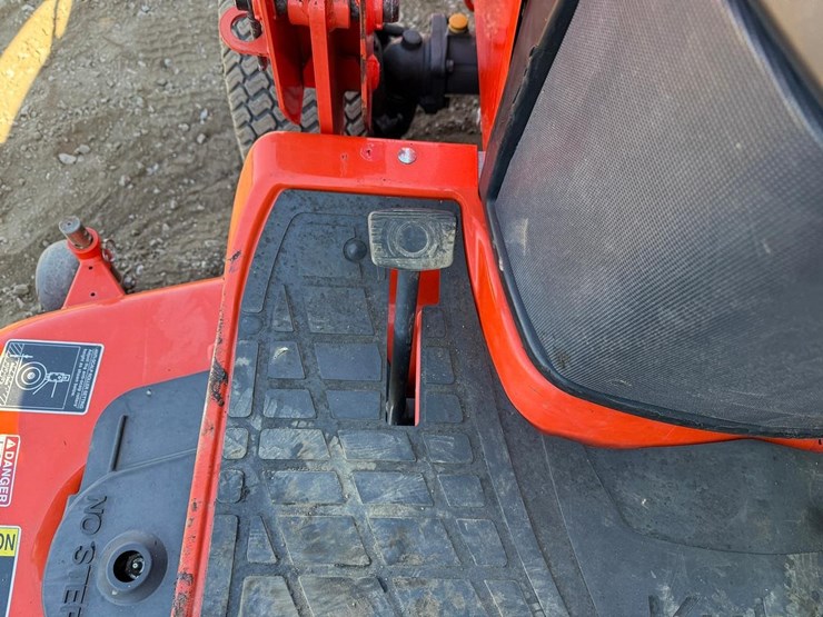 2014-kubota-bx2370-image-30