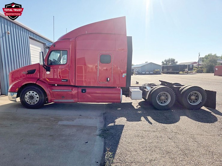 2020-peterbilt-579-image-2