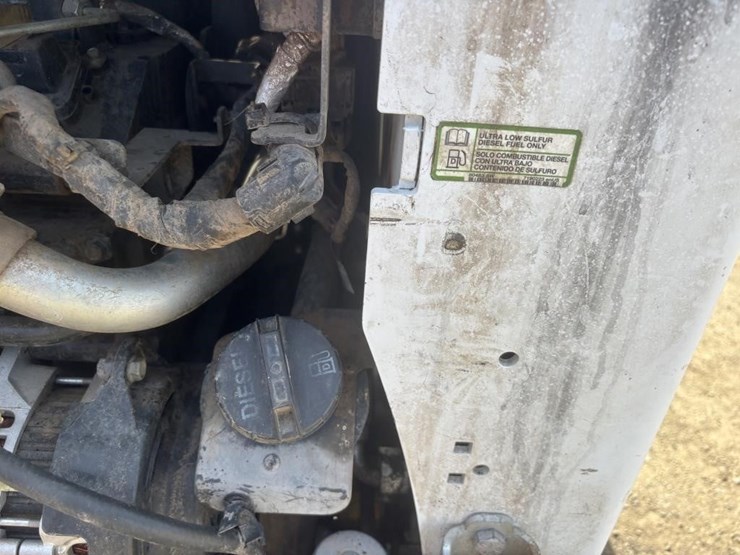2017-bobcat-s740-image-40