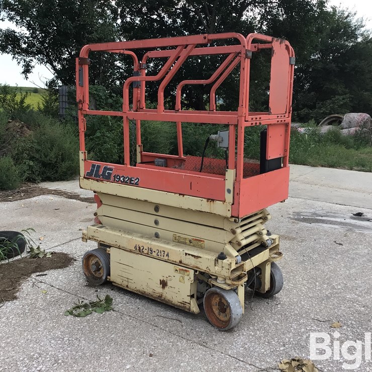 2002 JLG 1932E2