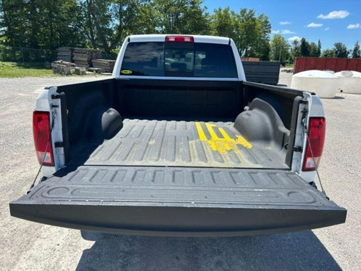 2019-ram-1500-slt-image-44