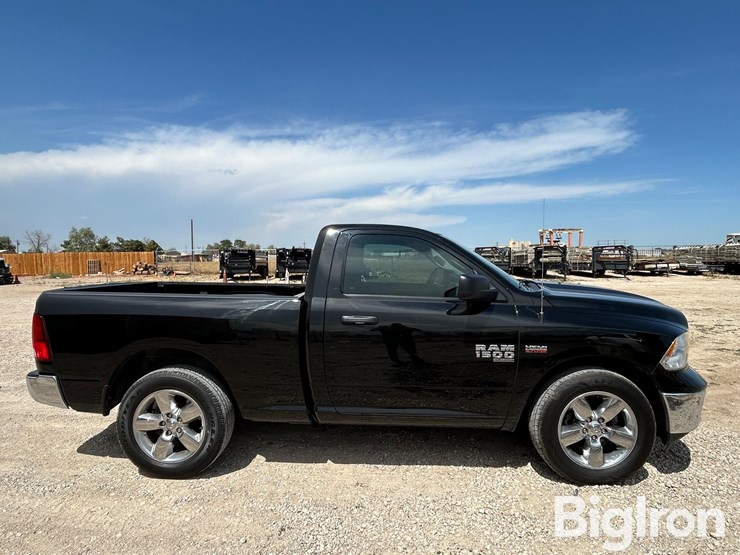 2022-ram-1500-classic-image-4