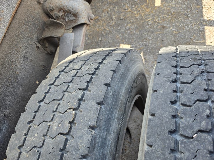2005-freightliner-m2-106-image-89