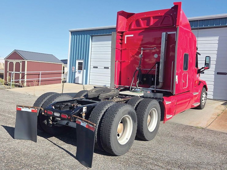 2020-peterbilt-579-image-3