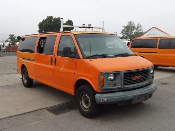 2000-gmc-savana-g3500-image-3