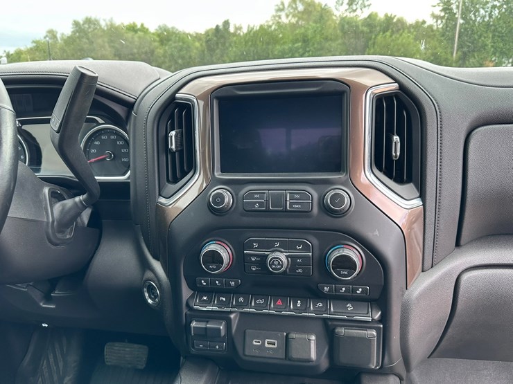 2020-chevrolet-1500-image-21