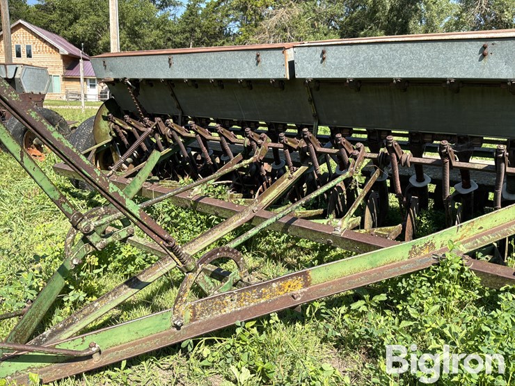 john-deere-11-image-11