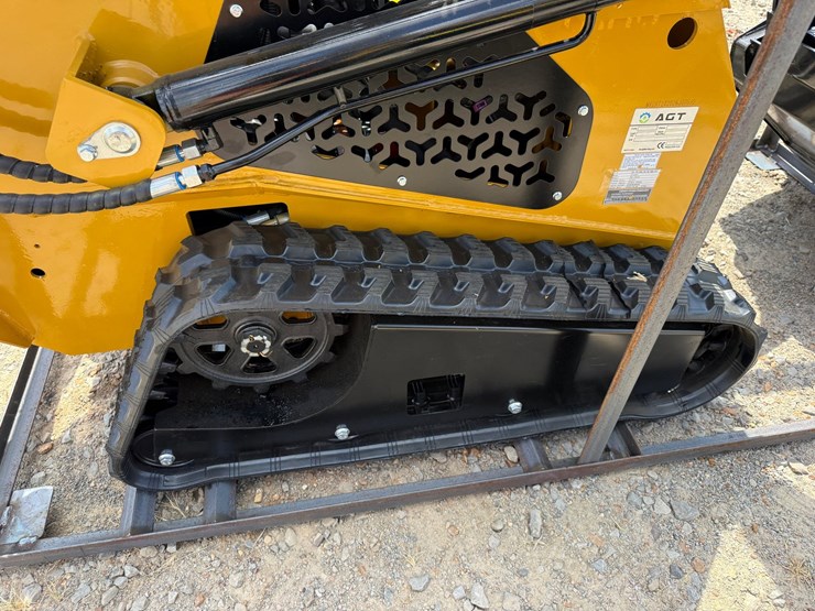 #84-•-unused-2026-agt-mx-crt23-stand-on-tracked-loader-mxcrt232026j00592-inv#4565-image-13
