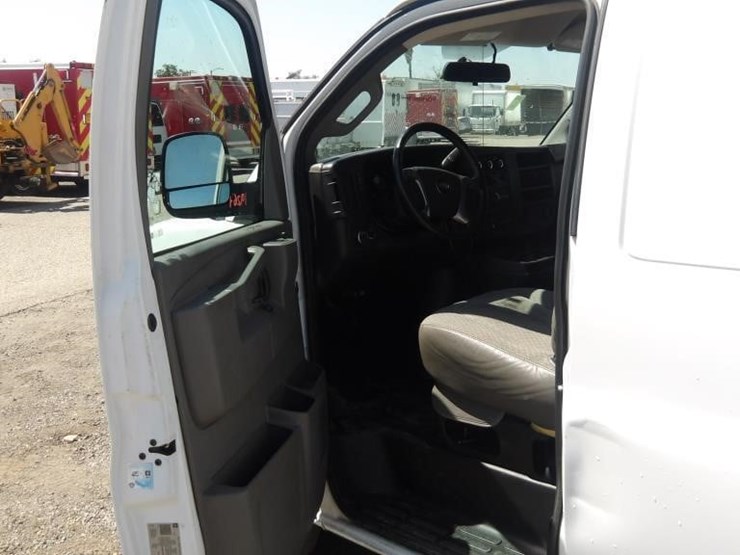2019-chevrolet-express-2500-image-18