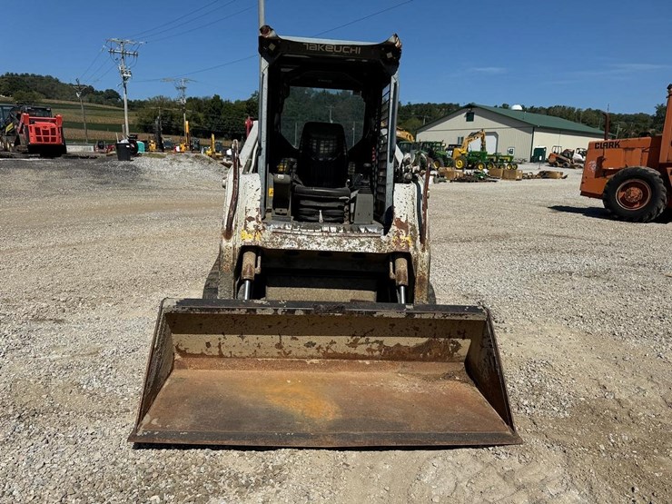 2013-takeuchi-tl230-image-7