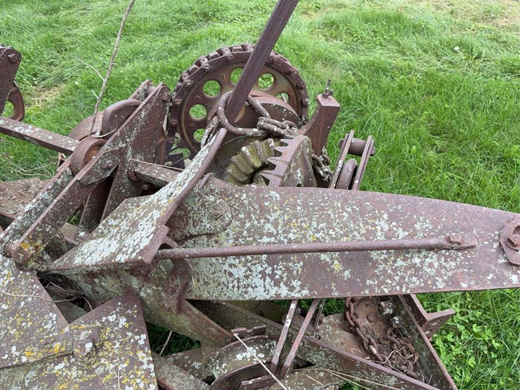 avery-3-bottom-self-lift-plow-image-4