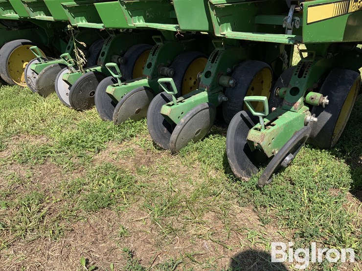 john-deere-7300-image-11