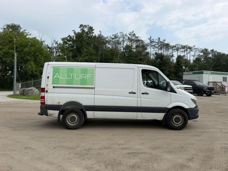 2018-mercedes-benz-sprinter-2500-image-2