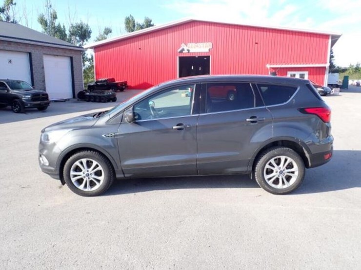 2019-ford-escape-image-8