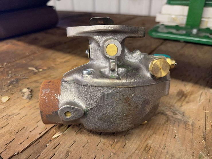 john-deere-dubuque-carburetor-image-2