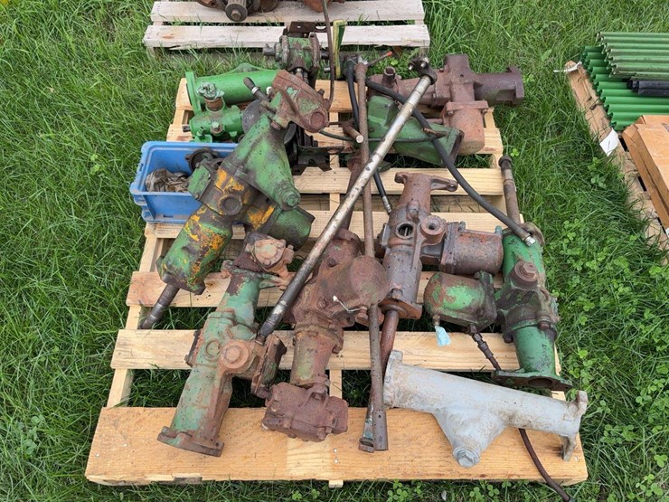 john-deere-dubuque-pedistals-image-1