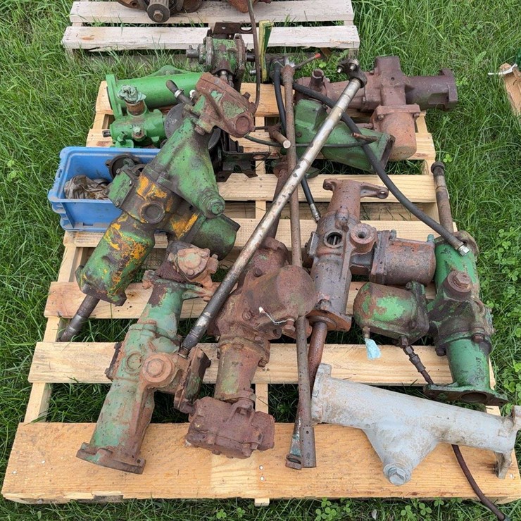 John Deere Dubuque Pedistals