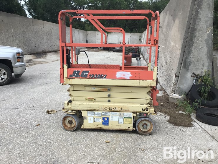 2002-jlg-1932e2-image-6