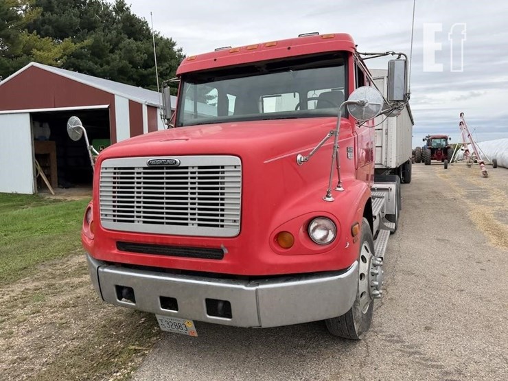 2000-freightliner-fl112-image-5