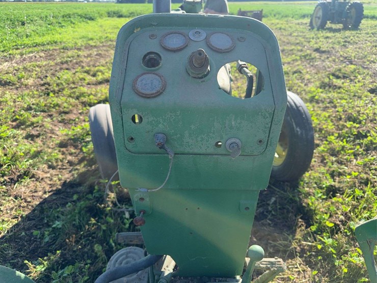 john-deere-330-image-14