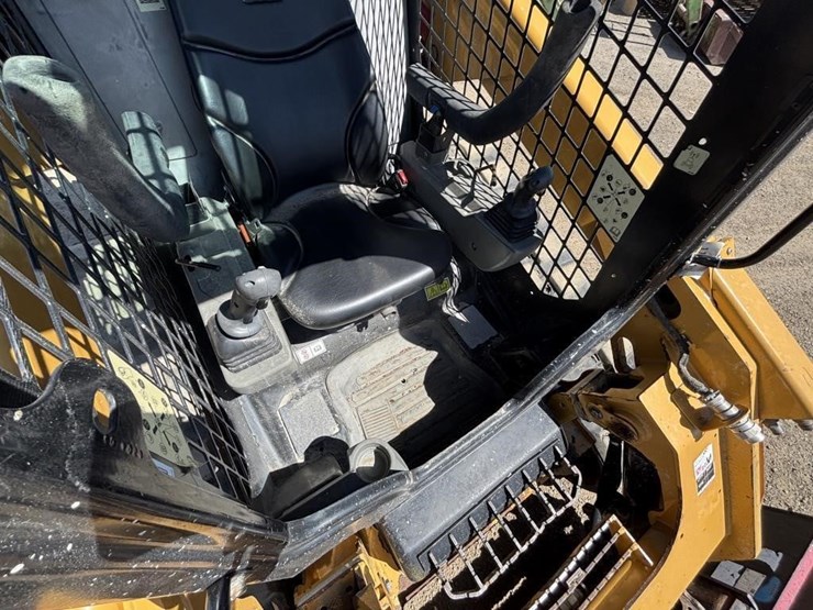 2020-caterpillar-289d3-image-22