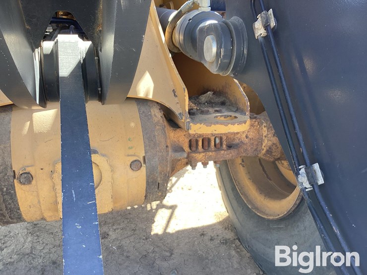 2012-deere-724k-image-17