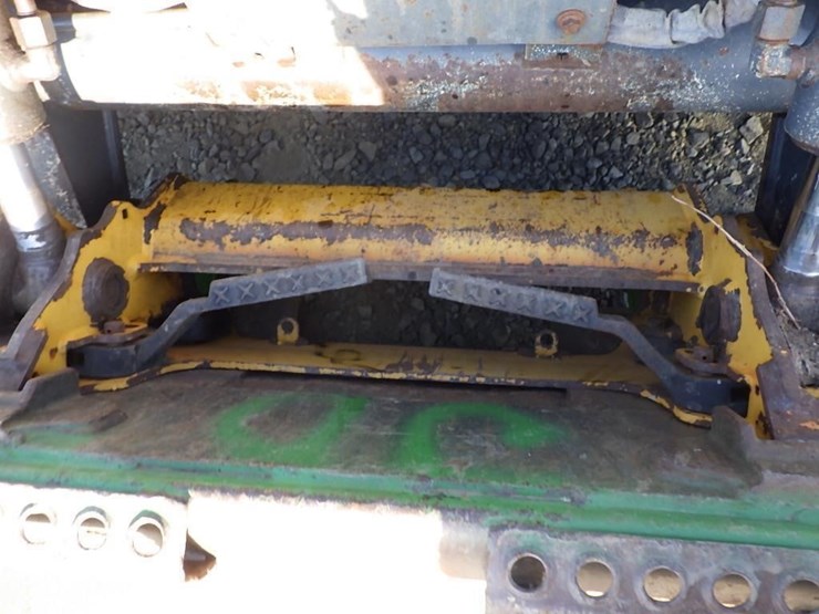 deere-325g-image-10