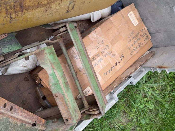 john-deere-standard-hydraulic-unit-&-assorted-john-deere-parts-image-5