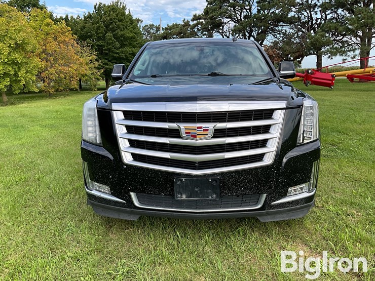 2015-cadillac-escalade-esv-image-2