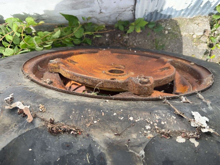 john-deere-420-utility-wheels-image-5