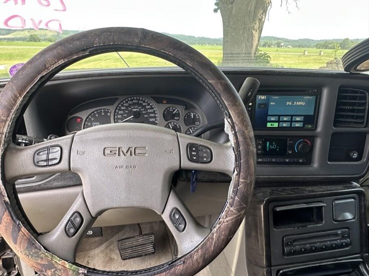 2005-gmc-denali-xl-image-11