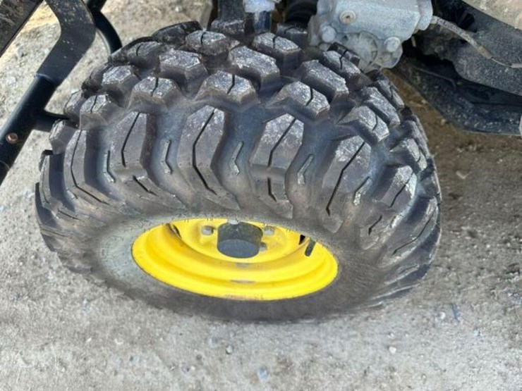 2020-john-deere-gator-image-19