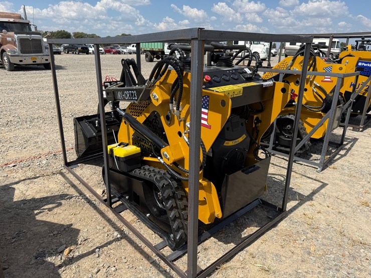 #84-•-unused-2026-agt-mx-crt23-stand-on-tracked-loader-mxcrt232026j00592-inv#4565-image-4