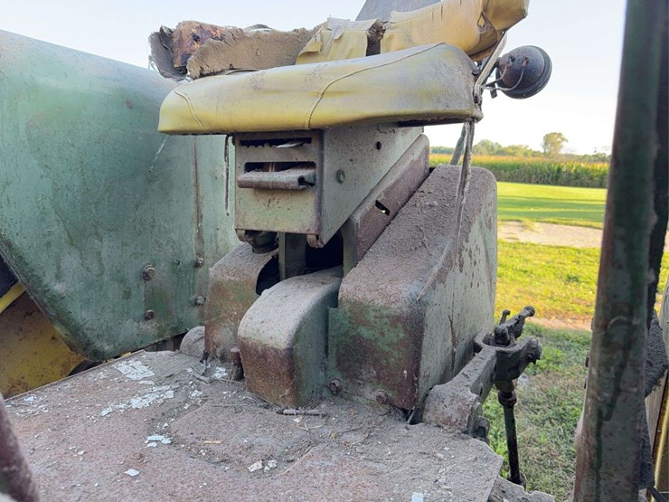 john-deere-4010-image-18